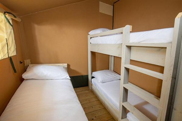 Camping Chateau De Galaure Chateauneuf-de-Galaure Eksteriør bilde