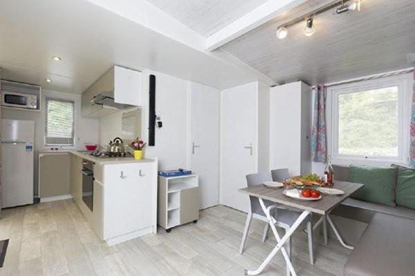 Camping Chateau De Galaure Chateauneuf-de-Galaure Eksteriør bilde