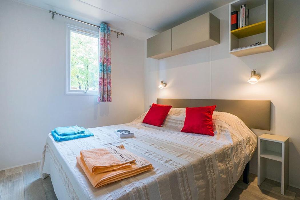 Camping Chateau De Galaure Chateauneuf-de-Galaure Eksteriør bilde