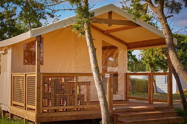 Camping Chateau De Galaure Chateauneuf-de-Galaure Eksteriør bilde