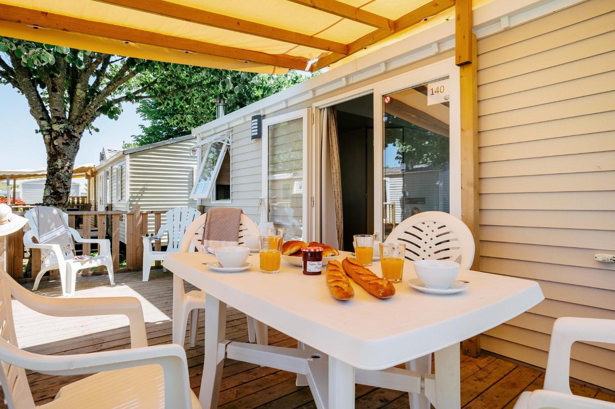 Camping Chateau De Galaure Chateauneuf-de-Galaure Eksteriør bilde
