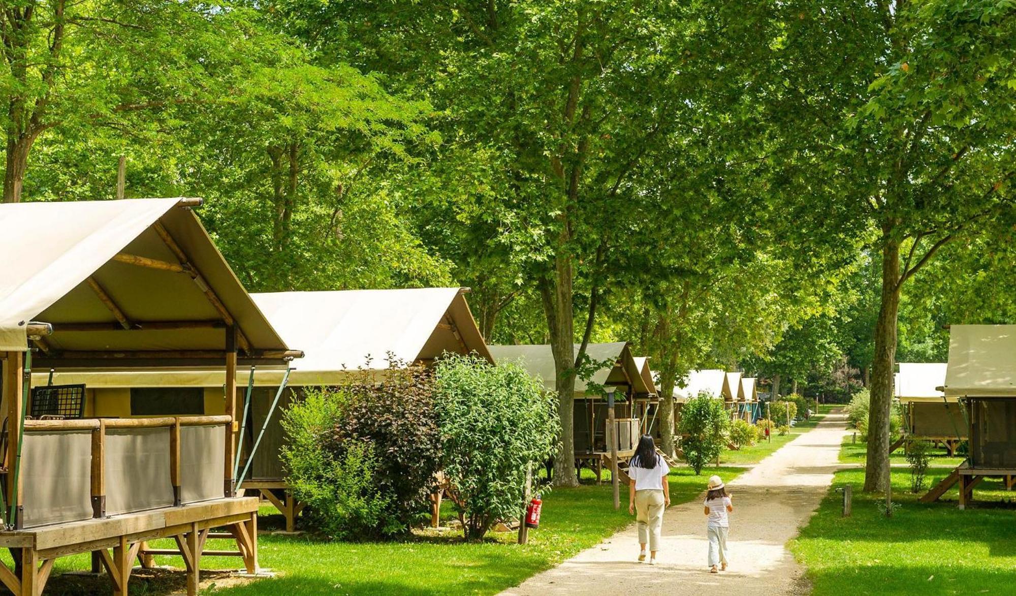 Camping Chateau De Galaure Chateauneuf-de-Galaure Eksteriør bilde